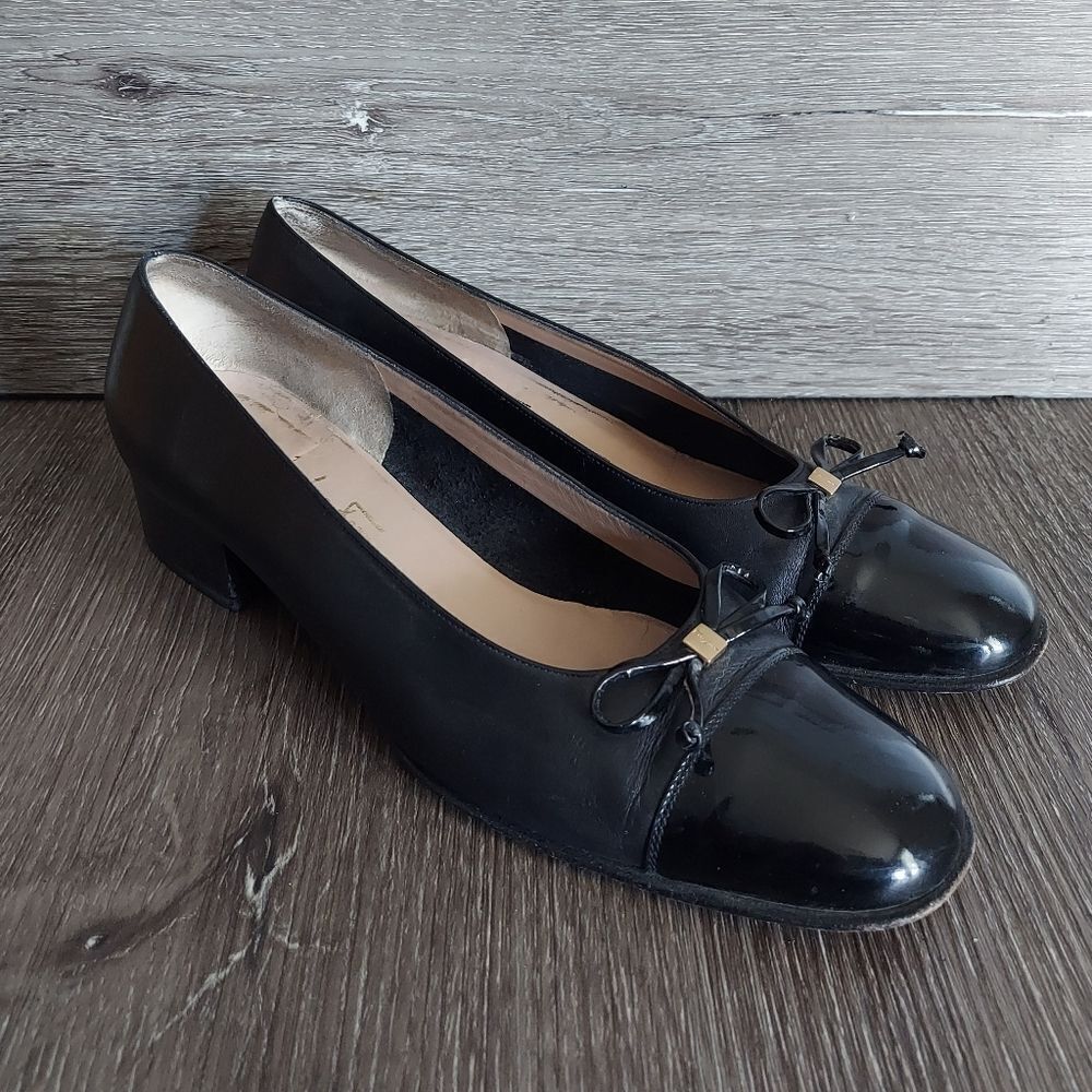 Salvatore Ferragamo Black Leather Patent Toe Bow Block Heel Pump Size 7.5B